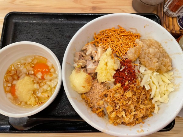 「マルキン特製まぜそば＋三種の神器」@百年味噌ラーメン マルキン本舗 みかも店の写真