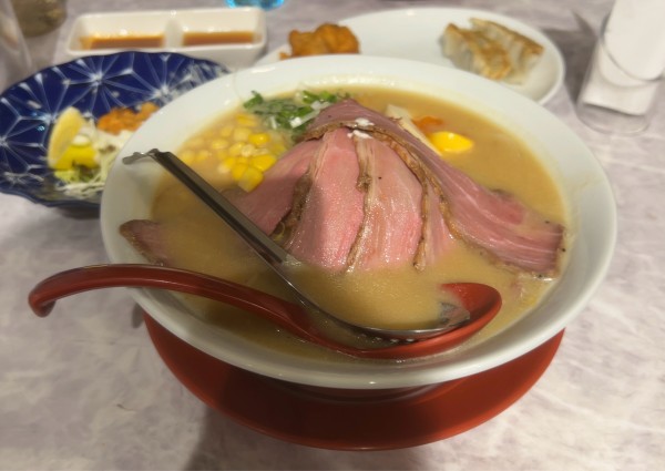 「北の大地のローストビーフ味噌らーめん 乳酸菌入り 1650円」@田所商店 premiumの写真