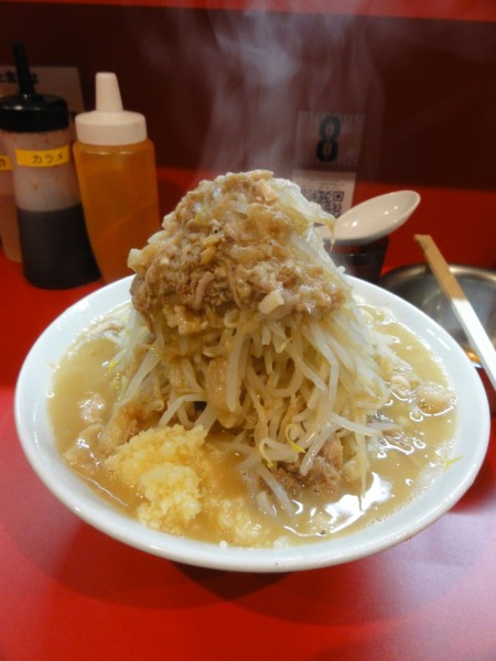 「小900円全部生卵50円」@ラーメン ヨシトミの写真