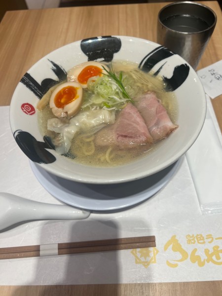 「味玉入り鶏と牡蠣出汁の黄金塩」@彩色ラーメンきんせい エキマルシェ大阪店の写真