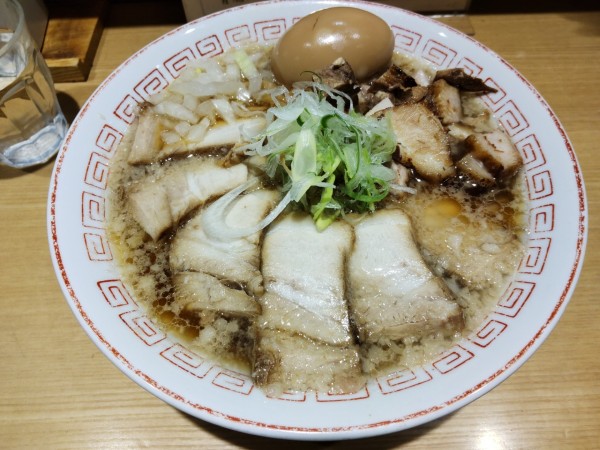 「煮卵無化調醤油らーめん＋チャーシュー」@きたかた食堂の写真