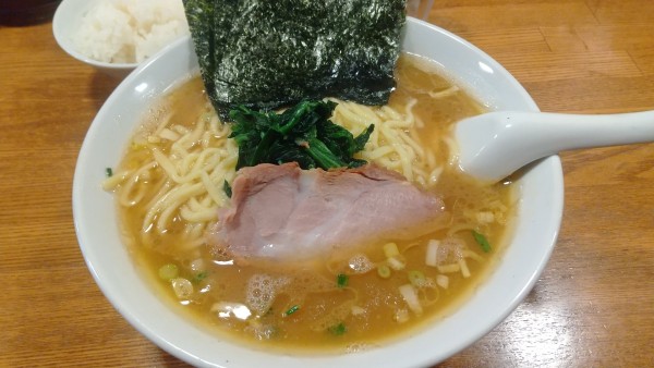 「らーめん（中）小ライス　お好みオール普通」@MONTANAの写真