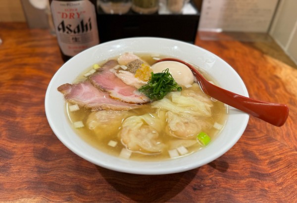 「特製塩そば¥1300、肉ワンタン¥250」@三馬路 東京店の写真