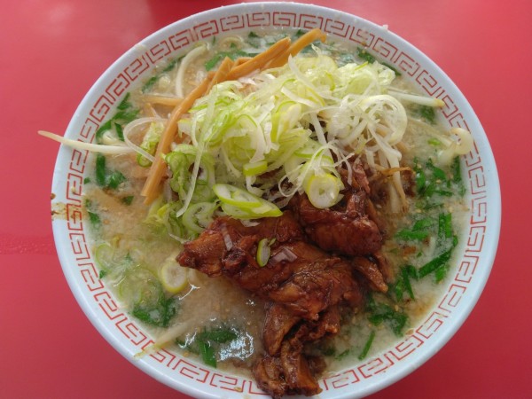 「味噌パイカラーメン700円」@ラーメンスタンド とん平食堂の写真