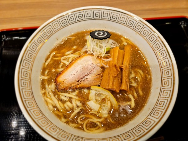 「青森弘前中華そば」@弘前煮干し中華そばスタンド ニボる?の写真