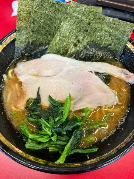 「ラーメン」@家系ラーメン王道家直伝 との丸家 松飛台店の写真