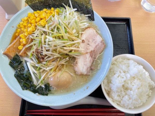 「塩ネギラーメン＋味玉、ライス」@ラーメンショップ 北川辺店の写真