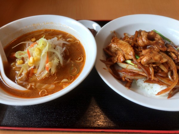 「味噌ラーメン➕焼肉飯（税込730円）」@台湾料理 萬福来の写真