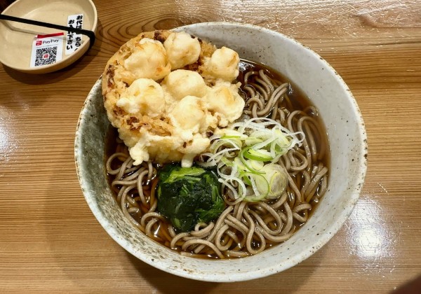 「青菜そば(460円)+貝柱かき揚げ(200円)」@そば処 二葉 神田駅南口店の写真