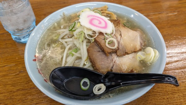 「塩　ミニカレー」@ラーメンさんぱち 綜本店の写真