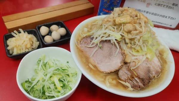 「大・ネギ・うずら玉子(5個)・塩蔵千切生姜(アブラカラメ)」@ラーメン二郎 神田神保町店の写真