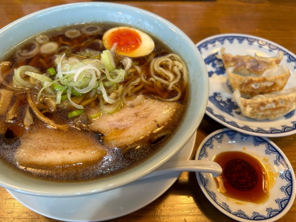 「喜多方ラーメン930円、餃子セット150円」@喜多方ラーメン とし食堂 FKDインターパーク店の写真