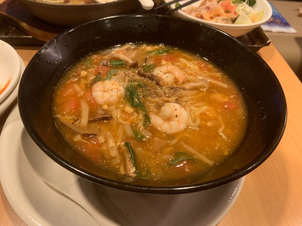 「黒酢香る海老酸辣湯麺」@ガスト 川越駅前店の写真