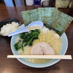 ラーメン塩大盛ほうれん草マシ