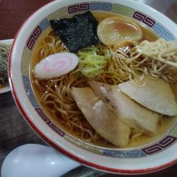 中華そばしょうゆ並盛(800)＋とろろ昆布(100)
