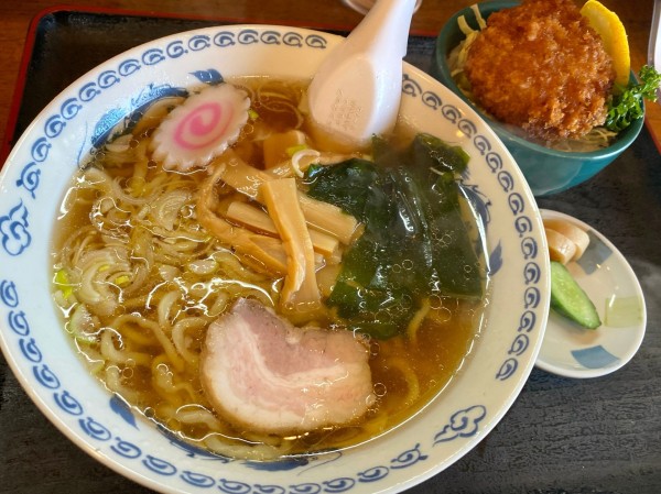 「ラーメン580円＋ミニソースカツ丼270円」@繁食堂の写真
