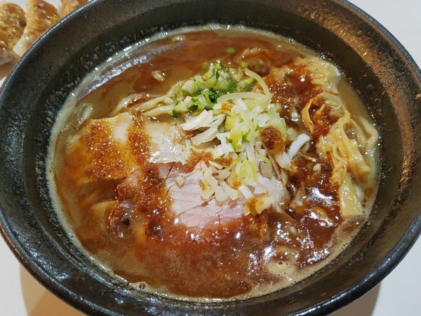 「濃厚魚介豚骨エビ風味」@はりけんラーメンの写真