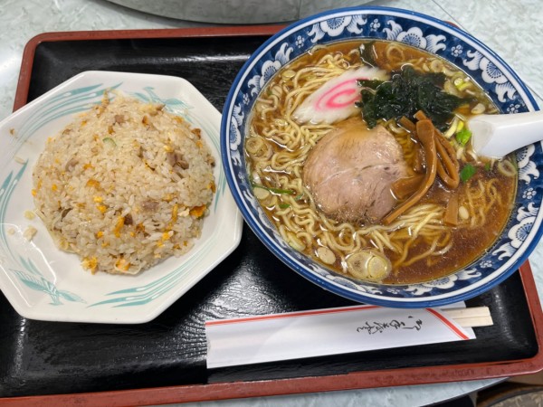 「半チャーハンラーメン（大盛）」@幸来軒の写真