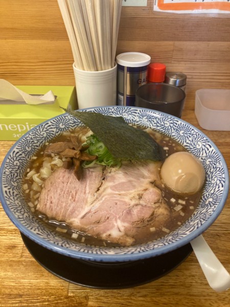 「醤油ラーメン 大盛り 味玉 1080円」@麺屋 つるるの写真