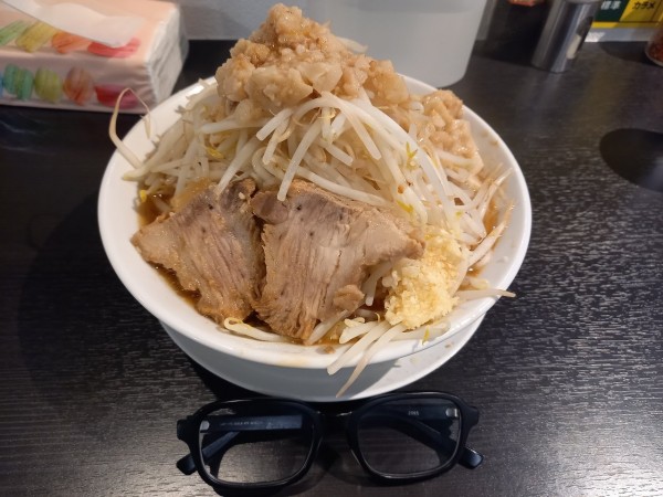 「小ラーメン(野菜マシマシ・背アブラマシ・ニンニク少し)」@ラーメン🐷居酒屋 徳豚 蒲田店の写真