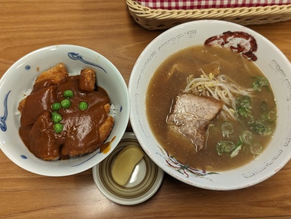 「中華そば小　カツ丼小」@やまとの写真