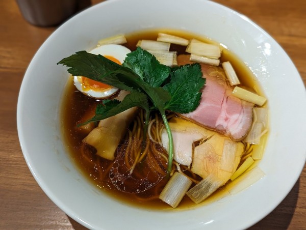 「鶏中華そば生醤油」@麺酒 一照庵 岡山本店の写真