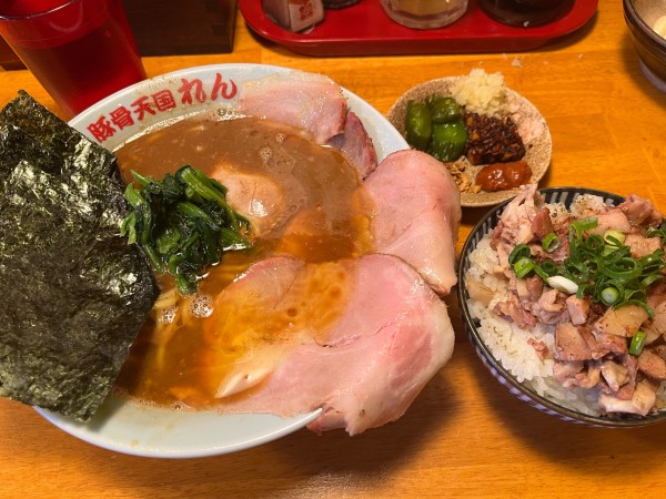 「豚骨天国+燻製チャーシュー　炙りチャーシュー丼 ¥1,350」@豚骨らーめん れんの写真