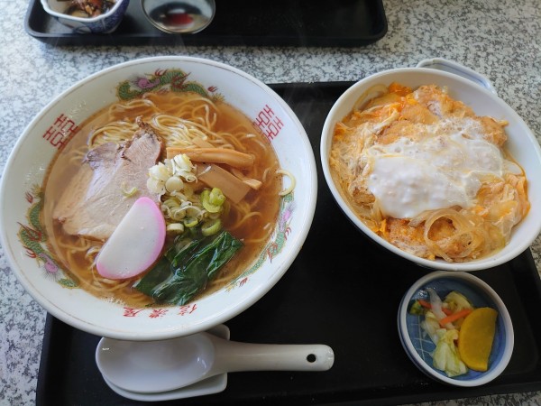 「ラーメンカツ丼セット」@信濃屋 中央通り店の写真