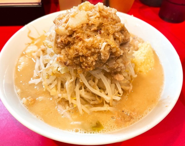 「小ヤサイニンニクアブラ+生たまごW」@ラーメン ヨシトミの写真