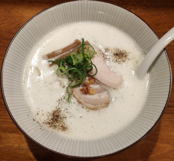 「豚骨チキン白湯：900円」@鶏っぷ別邸の写真