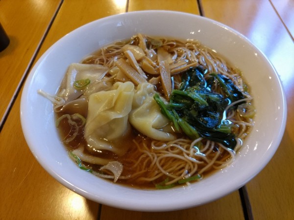 「正油ワンタン麺」@中国ラーメン揚州商人 アネックスチェックイン新橋店の写真