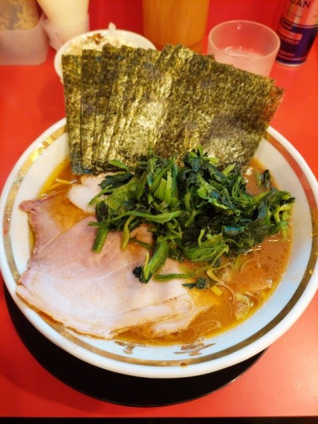 「ほうれん草ラーメン中+のり+ライス食べ放題」@家系ラーメン 裏大輝家 青物横丁店の写真