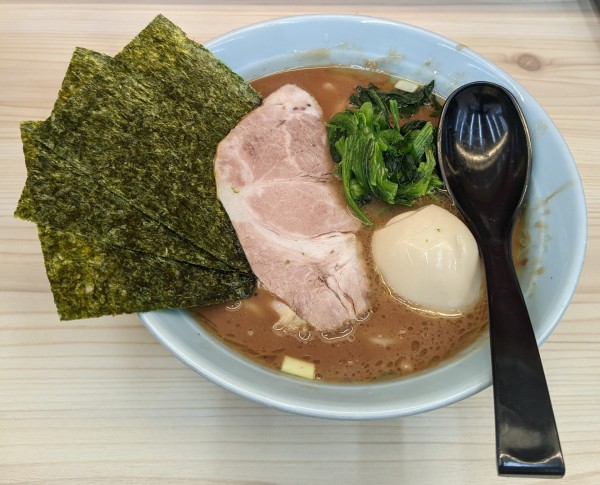 「ラーメン + 味玉」@らーめん武道家 口の写真