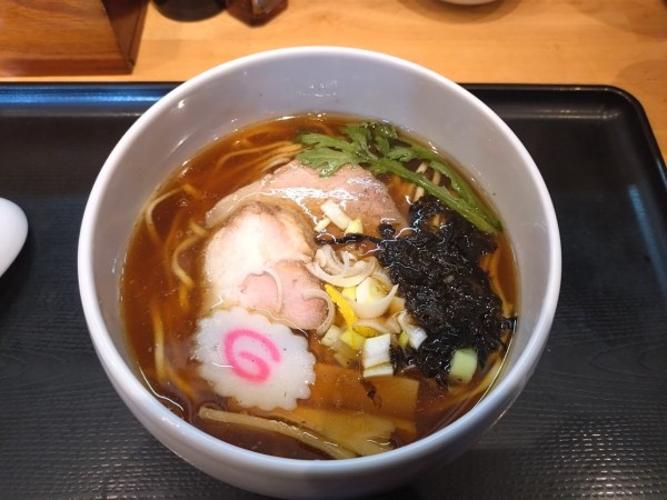 「醤油らぁめん（並）770円」@麺屋 藤の写真