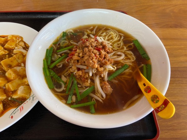 「ラーメンセット(台湾ラーメン、麻婆めし)」@台湾料理 紅灯籠の写真