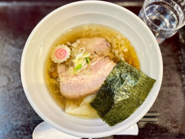 「鶏そば　塩　麺少なめ　800」@酒場 トリビアンの写真