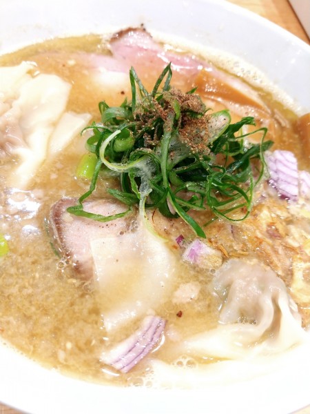 「MIXワンタン味噌」@地球の中華そばの写真