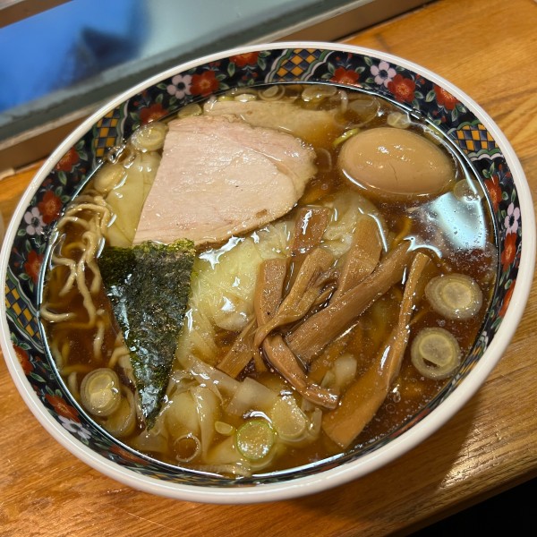 「大盛わんたん麺＋味付玉子」@春木屋 荻窪本店の写真