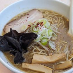 雲呑生醤油ラーメン