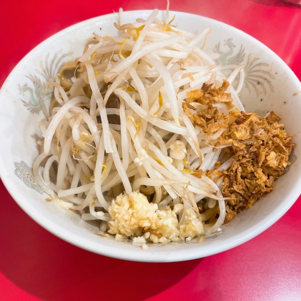 「ミニ汁なしヤサイ少なめニンニク少し+生卵」@ラーメン二郎 千葉店の写真