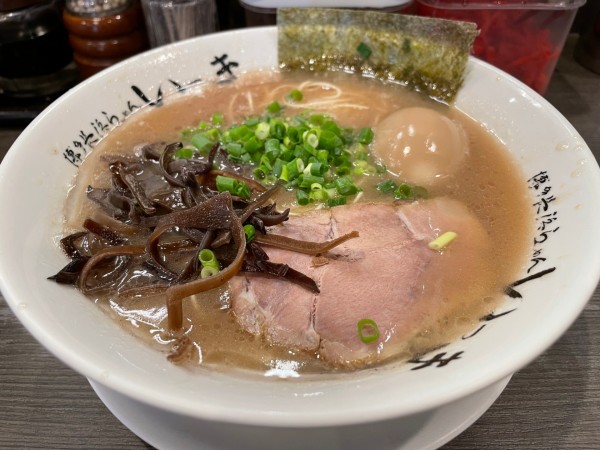 「ラーメン＋味付たまご」@博多長浜らーめん いっきの写真