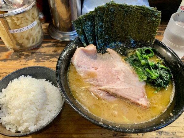 「チャーシューメン＋のり＋ライス」@家系ラーメン クックらの写真