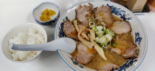 「チャーシューメン、小ライス」@元祖北海道旭川ラーメン ぺーぱんの写真