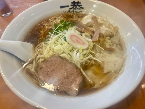 「ラーメン 大  TPワンタン」@にぼしラーメン一恭の写真