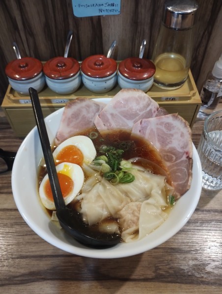 「鶏と鰹ワンタン醤油そば　1150円」@麺や ふくわらいの写真