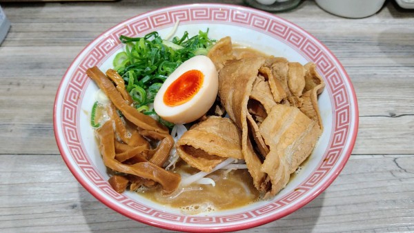 「徳島ラーメン全部増し」@徳島NOODLE ぱどるの写真