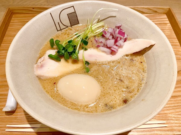「醤油焦がし鶏白湯（980円）」@鶏soba Luca Lifeの写真