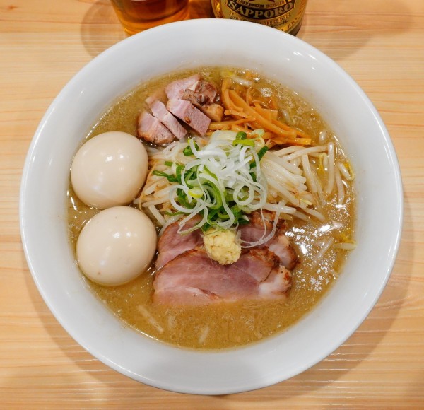 「味噌らーめん＋もやし＋煮玉子×2＋ビール（中瓶）」@三ん寅の写真