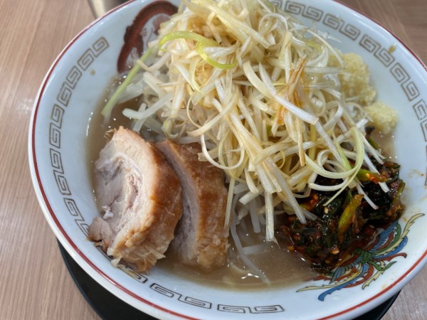 「ミニラーメン、辛ニラ、白髪ネギ」@ラーメン豚山 金沢文庫店の写真