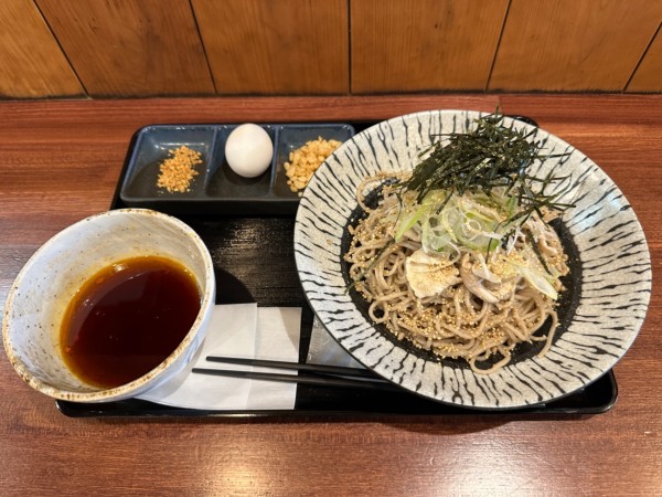「豚つけ蕎麦（中盛・300g・3辛）1,000円」@蕎麦とラー油の写真